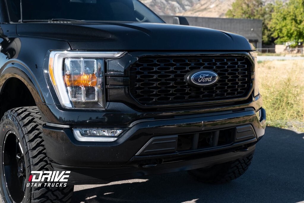 2023 Ford F-150 XLT photo 2