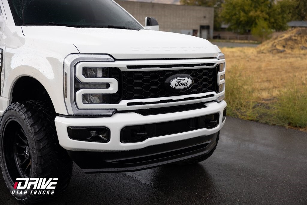 2025 Ford F-350 Lariat photo 3