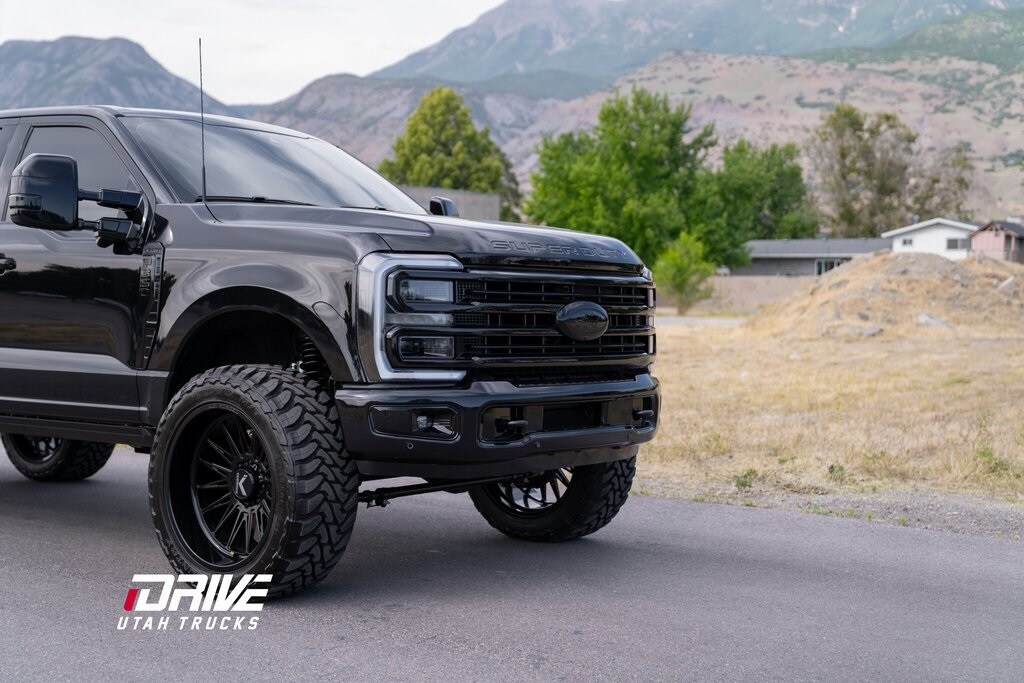 2025 Ford F-350 Platinum photo 3