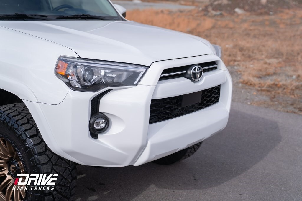 2022 Toyota 4Runner SR5 photo 3
