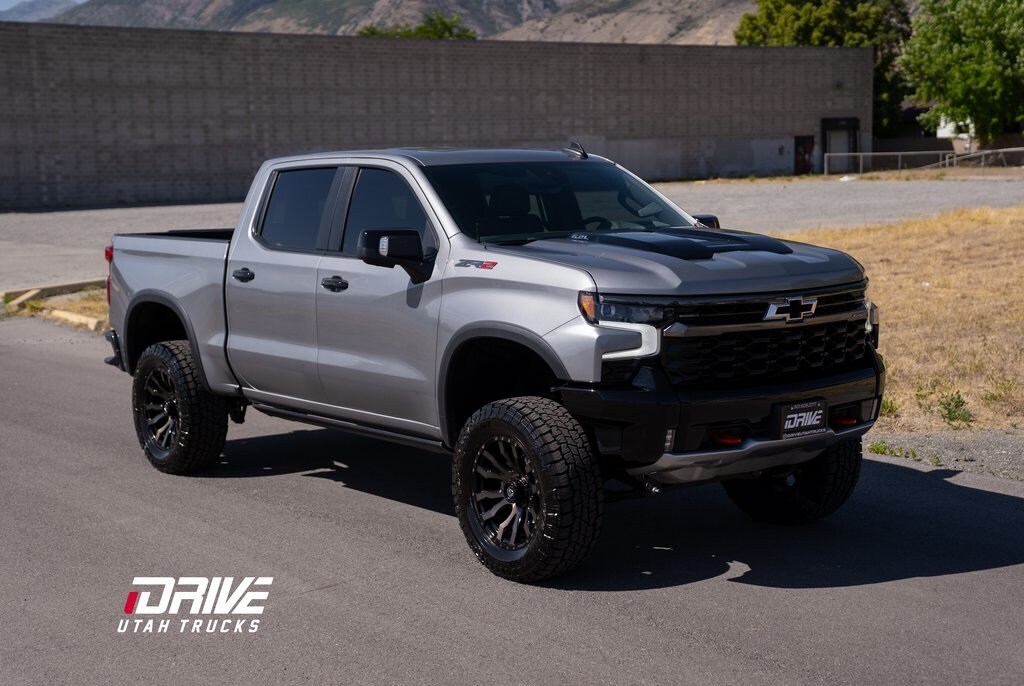 2024 Chevrolet Silverado 1500 ZR2 photo 2