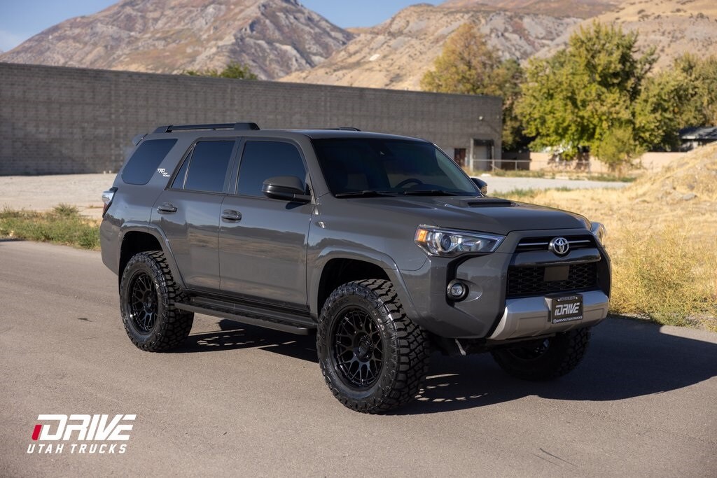 2024 Toyota 4Runner TRD Off-Road photo 2