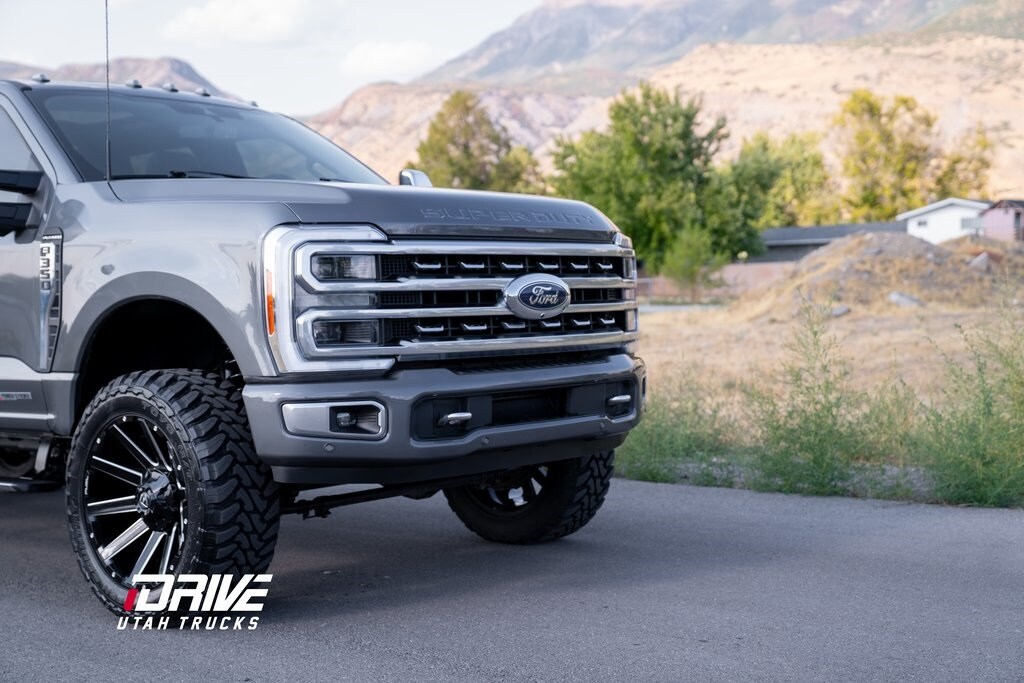 2023 Ford F-350 Platinum photo 3