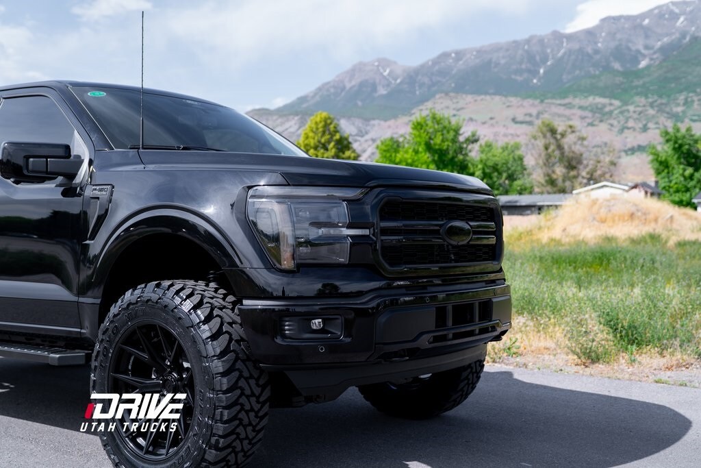 2025 Ford F-150 Lariat photo 3