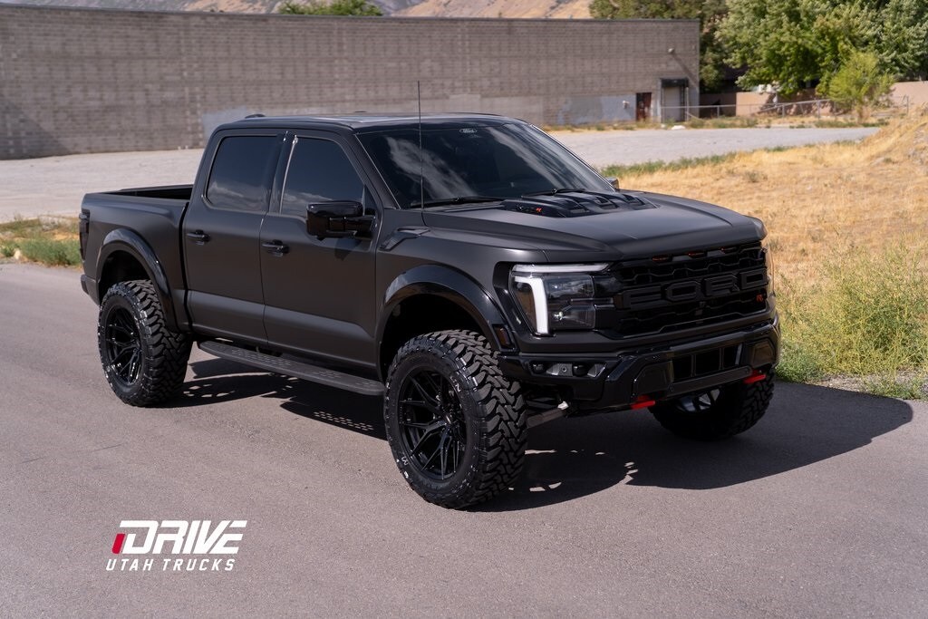 2025 Ford F-150 Raptor photo 2