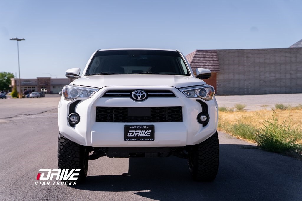 2022 Toyota 4Runner SR5 photo 4
