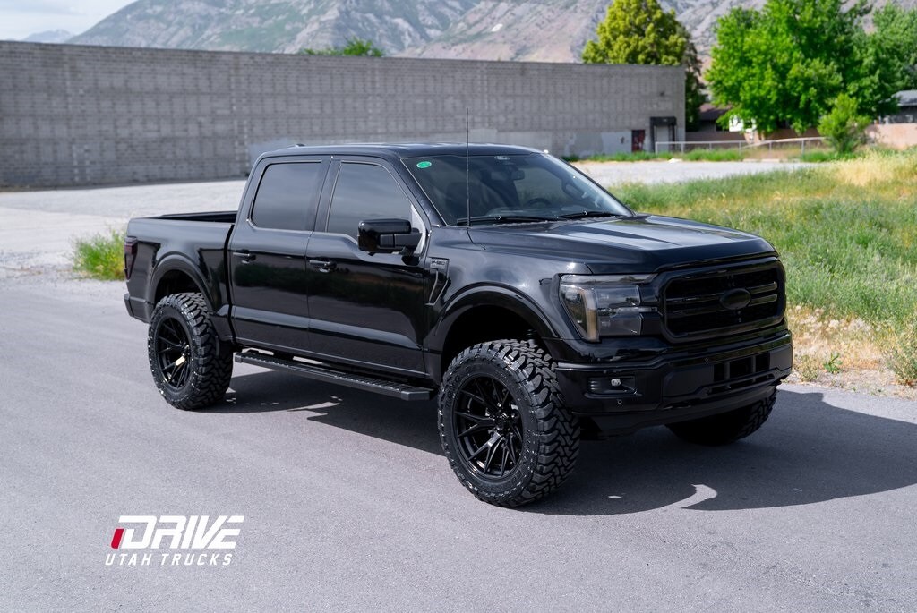 2025 Ford F-150 Lariat photo 2