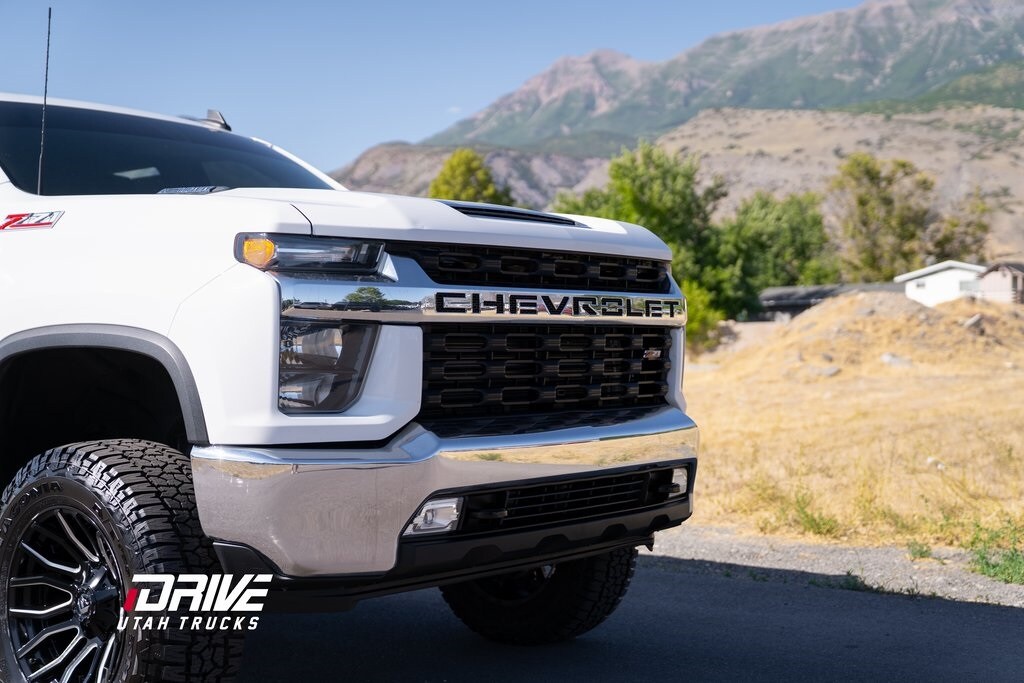 2020 Chevrolet Silverado 2500HD LT photo 3