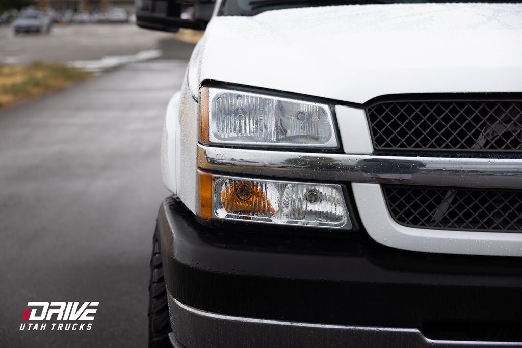 2004 Chevrolet Silverado 2500HD LS photo 3