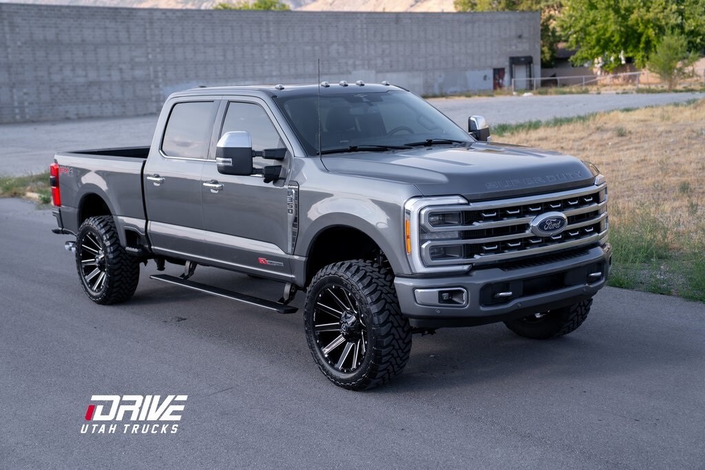 2023 Ford F-350 Platinum photo 2