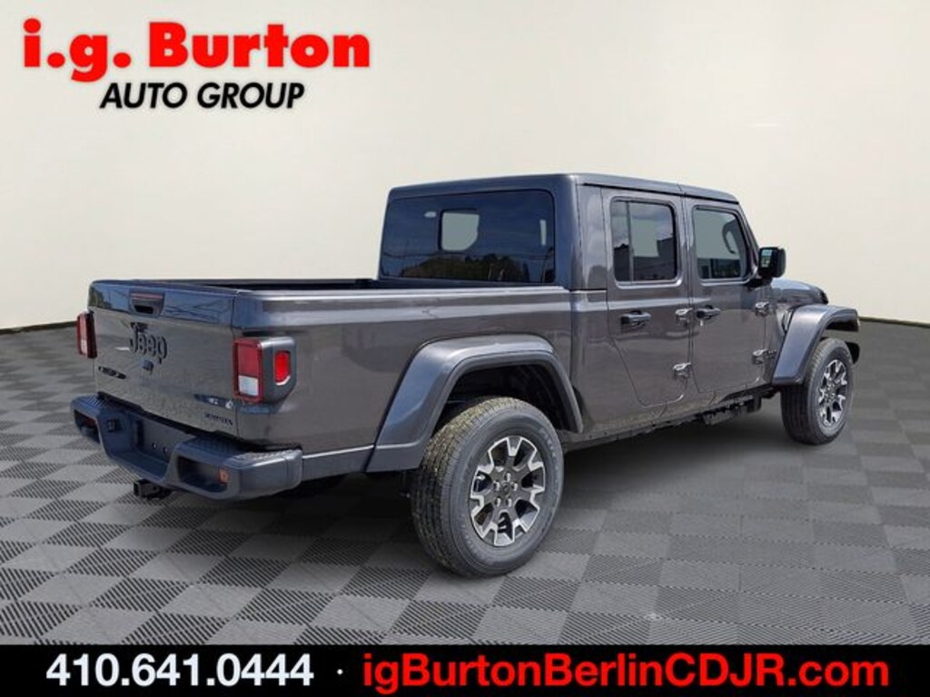 New 2026 Jeep Gladiator SAHARA 4X4 Pickup