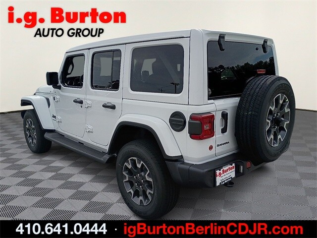 2025 Jeep Wrangler Sahara photo 3