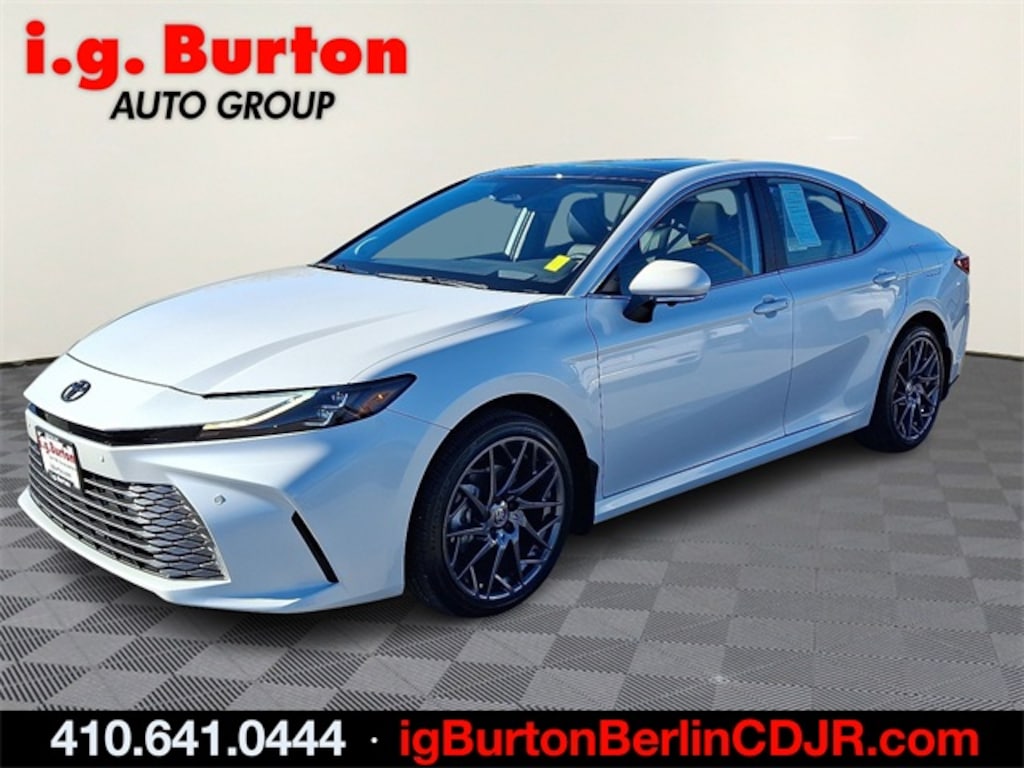 Used 2025 Toyota Camry XLE Sedan