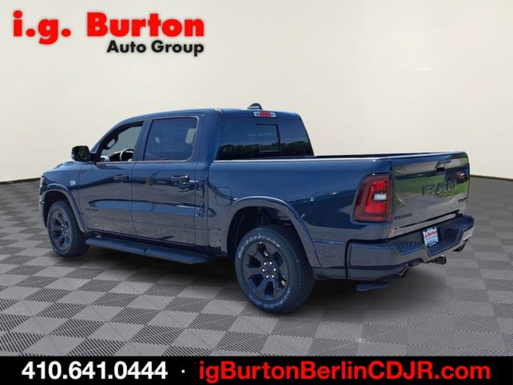 New 2026 Ram 1500 BIG HORN CREW CAB 4X4 5'7 BOX Pickup