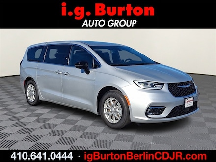 2026 Chrysler Pacifica SELECT Passenger Van