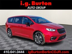 2026 Chrysler Pacifica SELECT Passenger Van