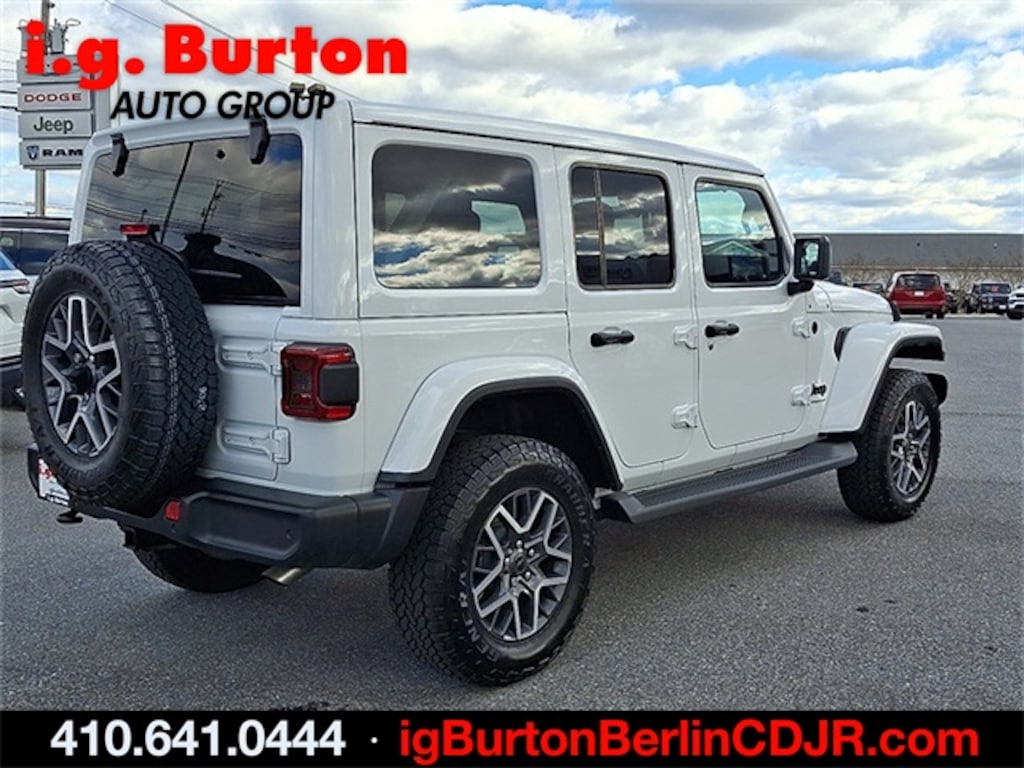 Used 2025 Jeep Wrangler Sahara SUV