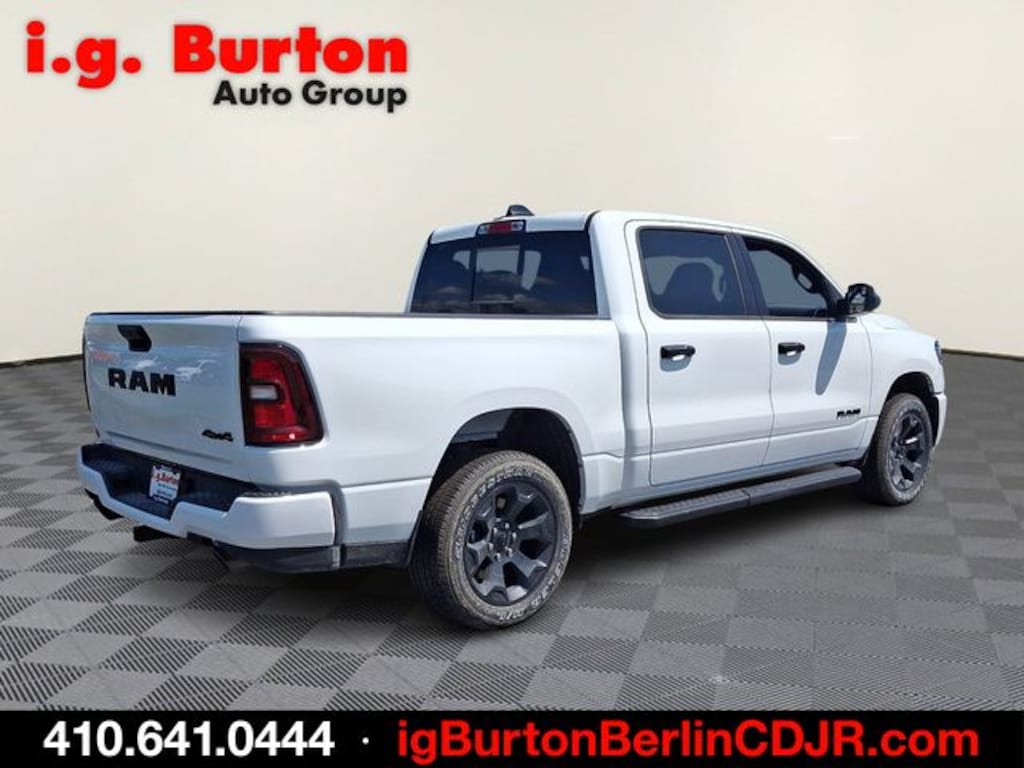 New 2026 Ram 1500 EXPRESS CREW CAB 4X4 5'7 BOX Pickup