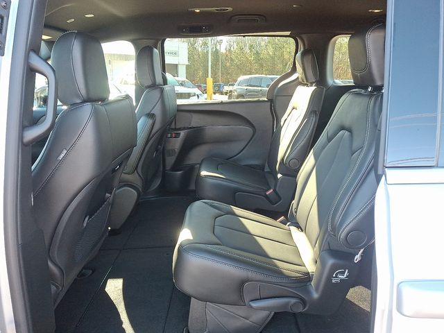2026 Chrysler Pacifica Select - Photo 7