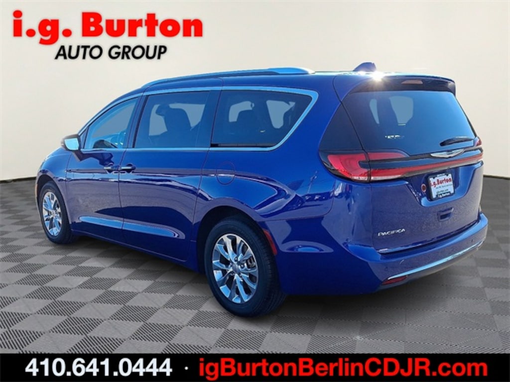 Used 2021 Chrysler Pacifica Touring L Minivan/Van