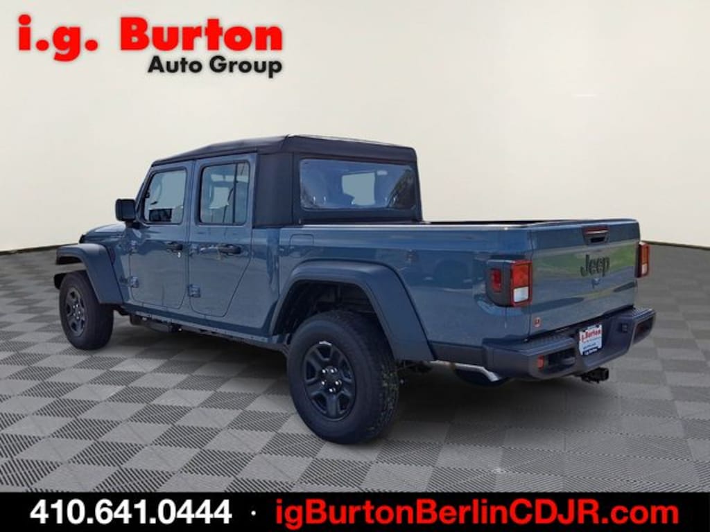 New 2026 Jeep Gladiator SPORT 4X4 Pickup