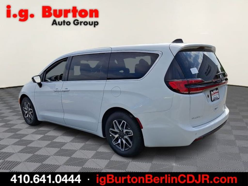 New 2027 Chrysler Pacifica LIMITED Passenger Van