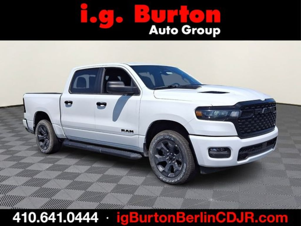 New 2026 Ram 1500 EXPRESS CREW CAB 4X4 5'7 BOX Pickup