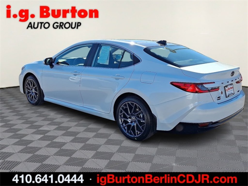 Used 2025 Toyota Camry XLE Sedan