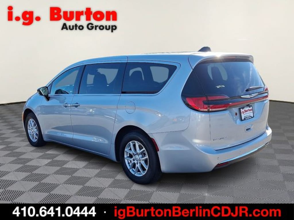 New 2026 Chrysler Pacifica SELECT Passenger Van