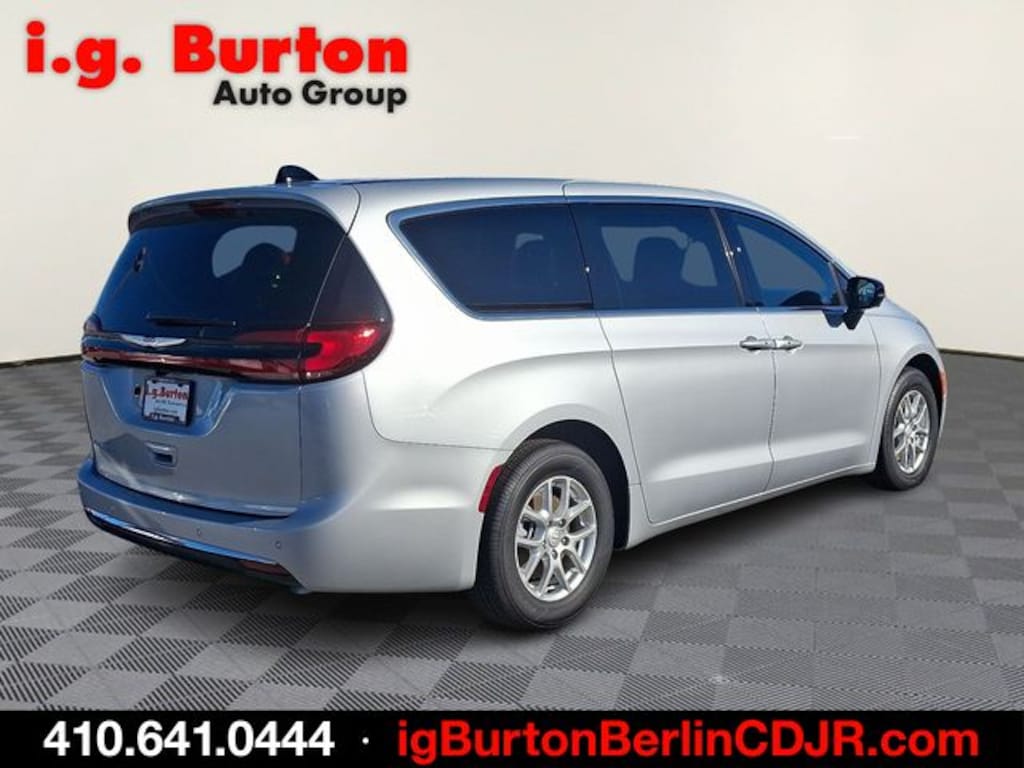 New 2026 Chrysler Pacifica SELECT Passenger Van