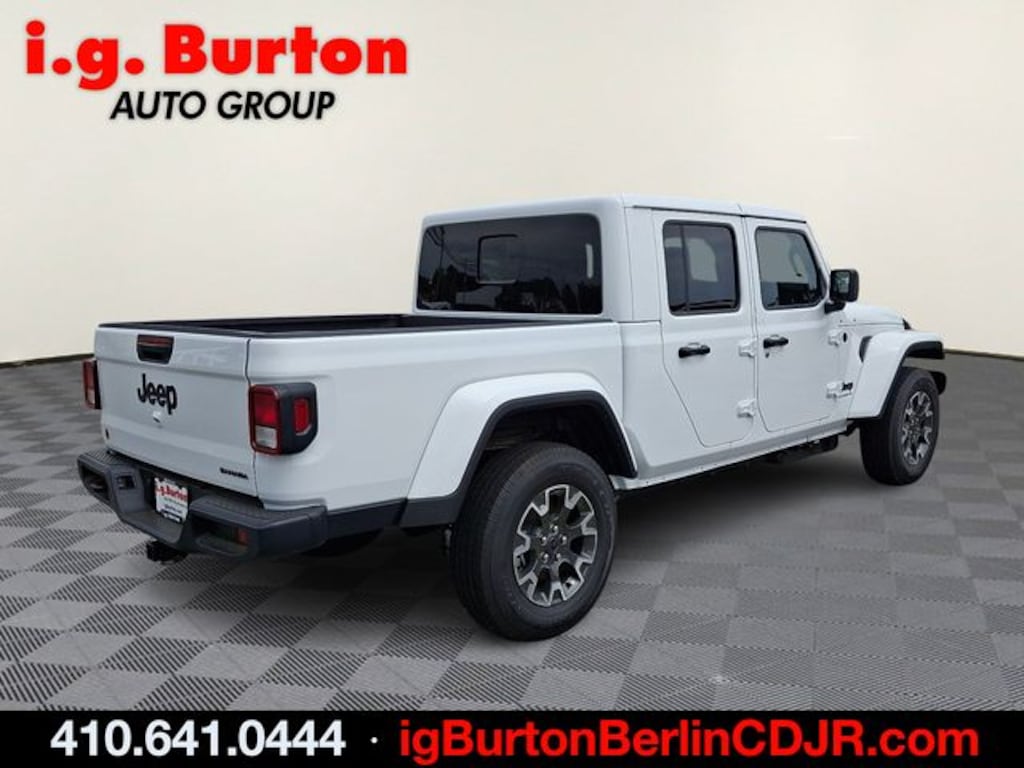 New 2026 Jeep Gladiator SAHARA 4X4 Pickup