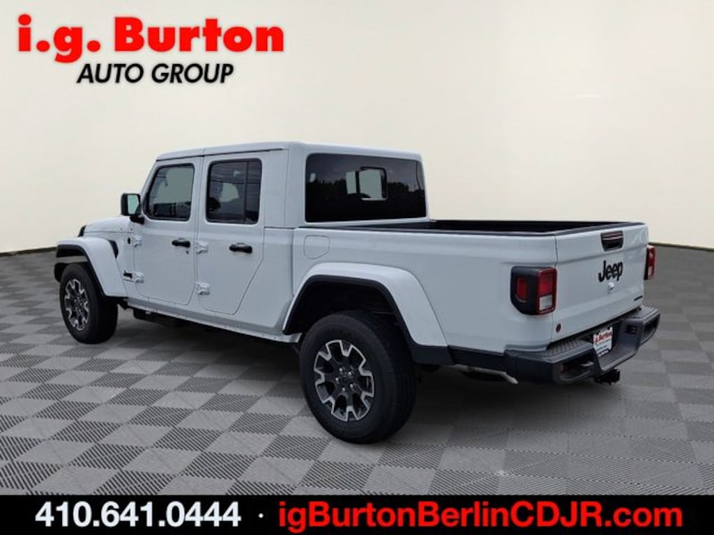 New 2026 Jeep Gladiator SAHARA 4X4 Pickup
