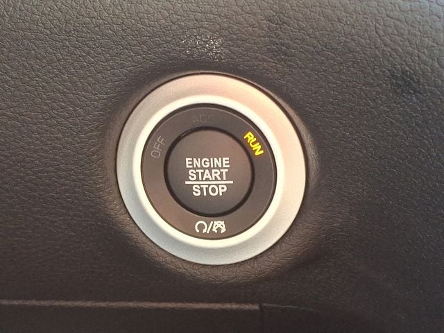 2026 Chrysler Pacifica Select - Photo 15