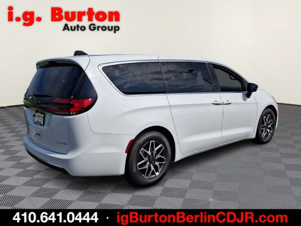 New 2027 Chrysler Pacifica LIMITED Passenger Van
