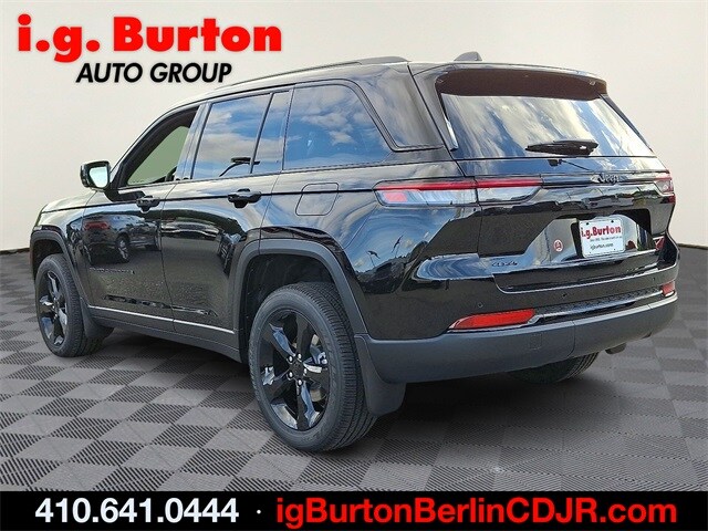 2025 Jeep Grand Cherokee Altitude photo 2