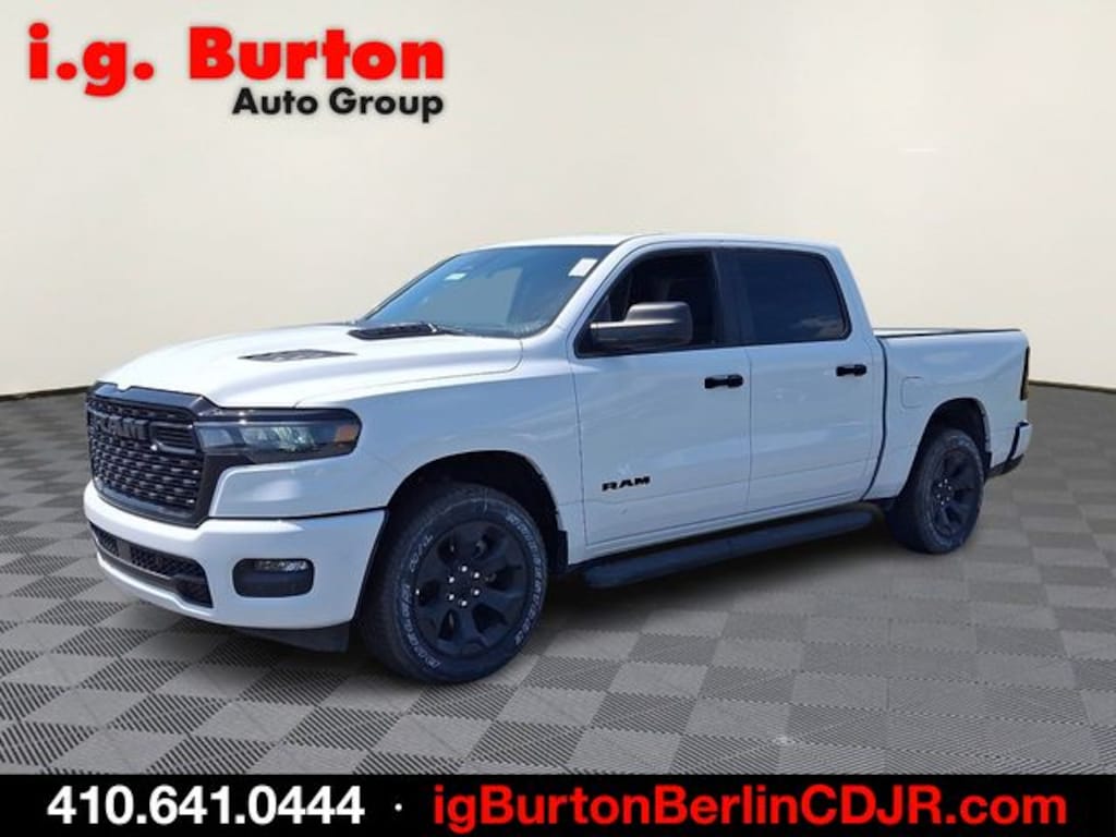 New 2026 Ram 1500 EXPRESS CREW CAB 4X4 5'7 BOX Pickup