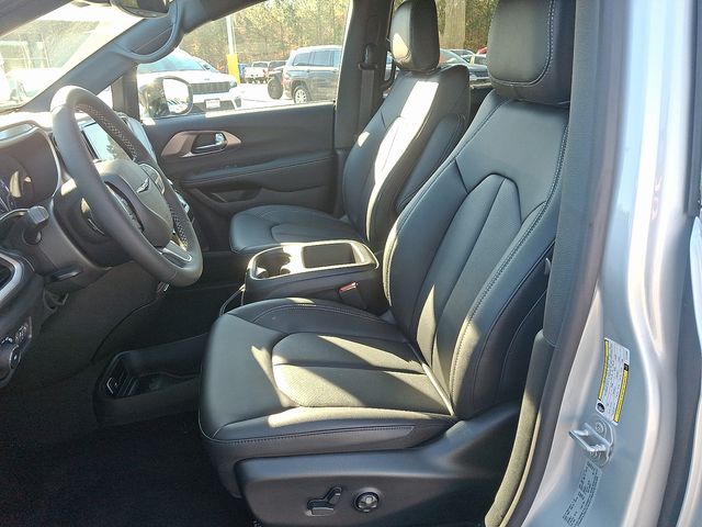 2026 Chrysler Pacifica Select - Photo 10
