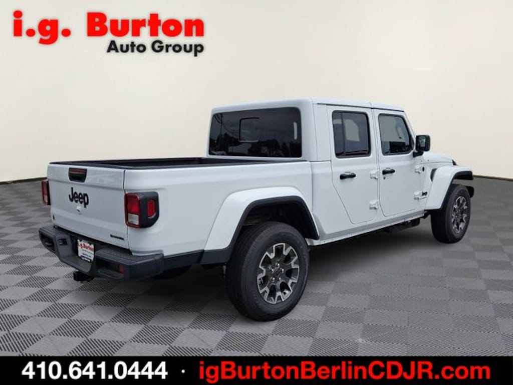 New 2026 Jeep Gladiator SAHARA 4X4 Pickup