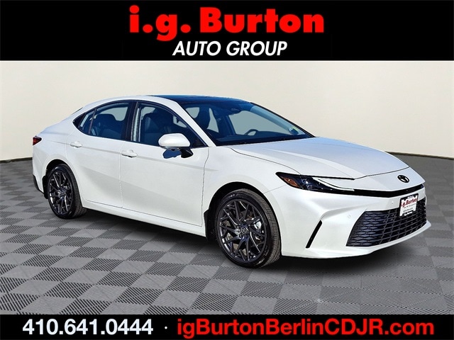 2025 Toyota Camry XLE's photo