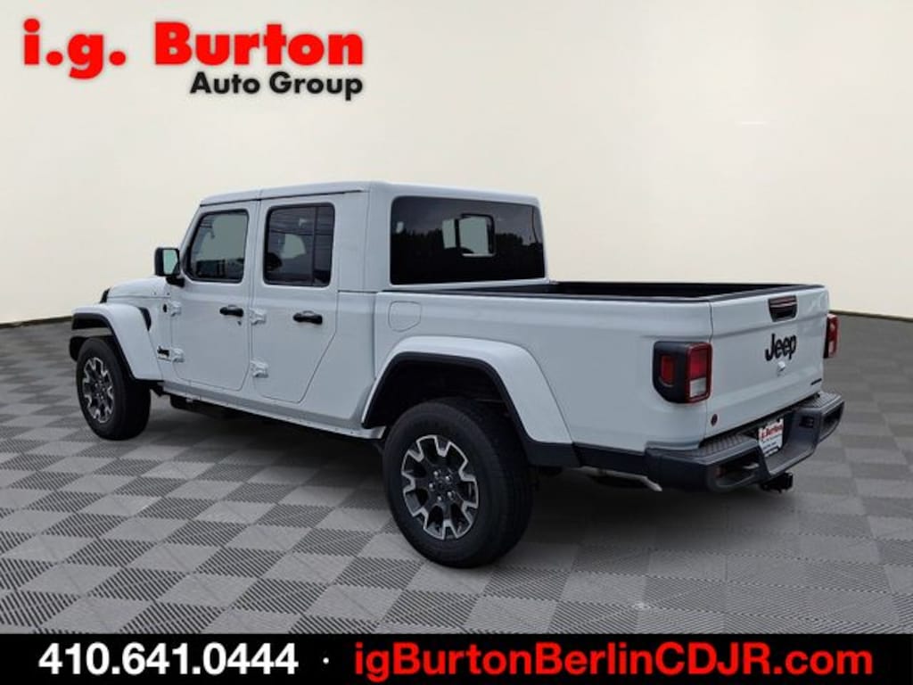 New 2026 Jeep Gladiator SAHARA 4X4 Pickup