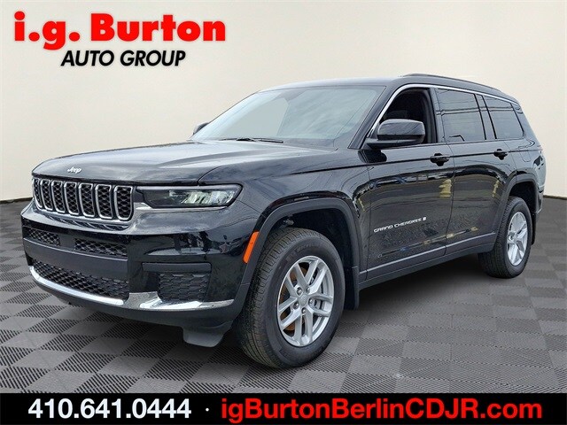2025 Jeep Grand Cherokee Laredo photo 2