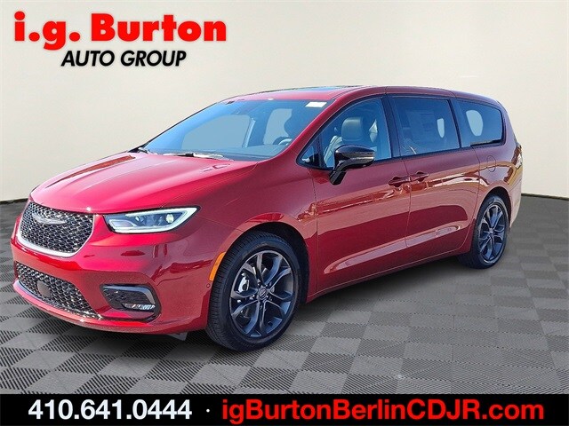 2026 Chrysler Pacifica photo 2