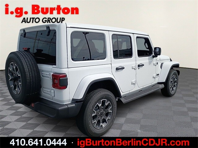 2025 Jeep Wrangler Sahara photo 4