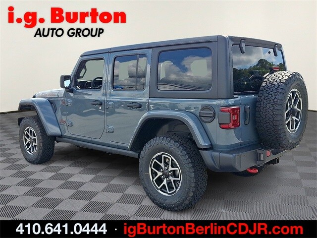 2025 Jeep Wrangler Rubicon photo 3