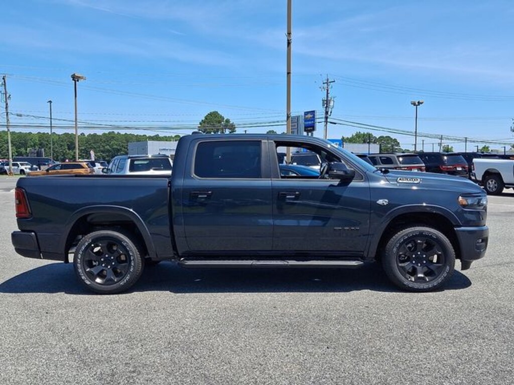 New 2026 Ram 1500 BIG HORN CREW CAB 4X4 5'7 BOX Pickup