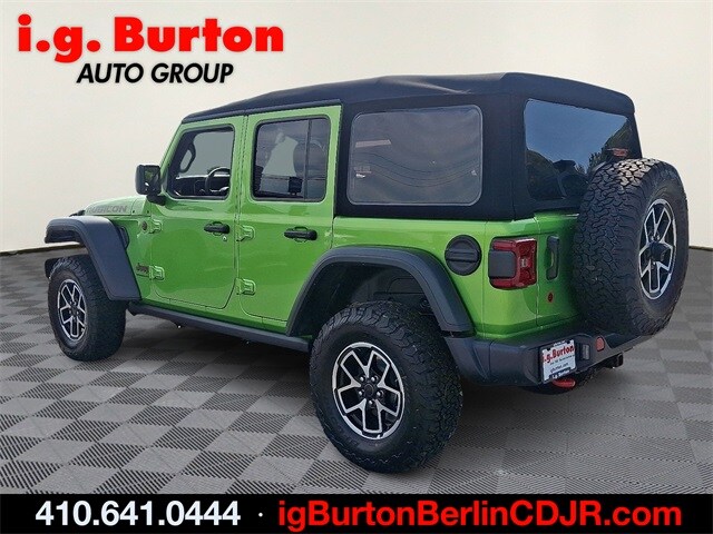 2025 Jeep Wrangler Rubicon photo 2