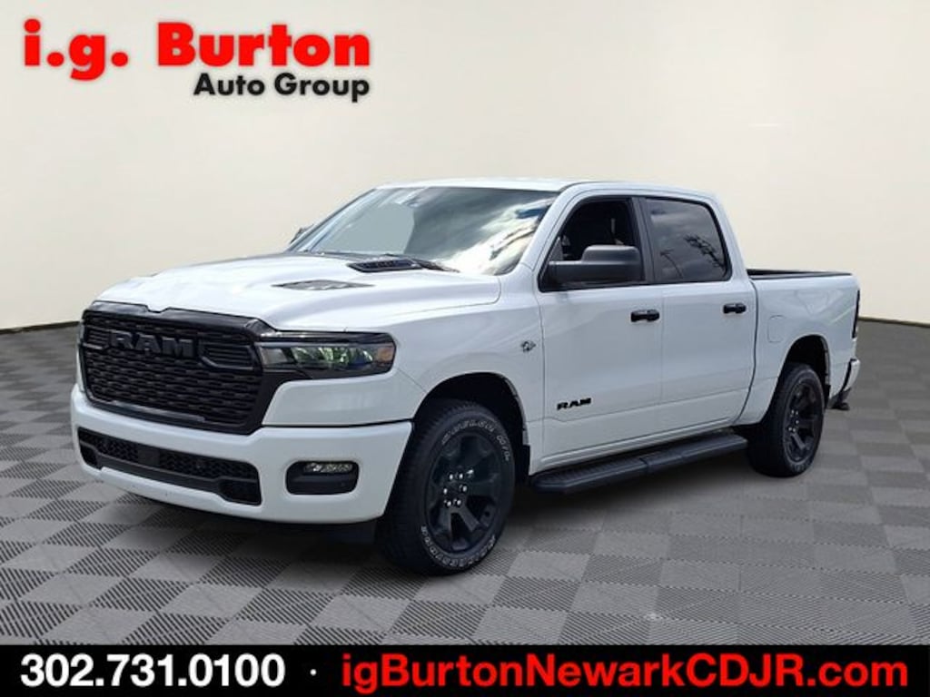 New 2026 Ram 1500 EXPRESS CREW CAB 4X4 5'7 BOX Pickup