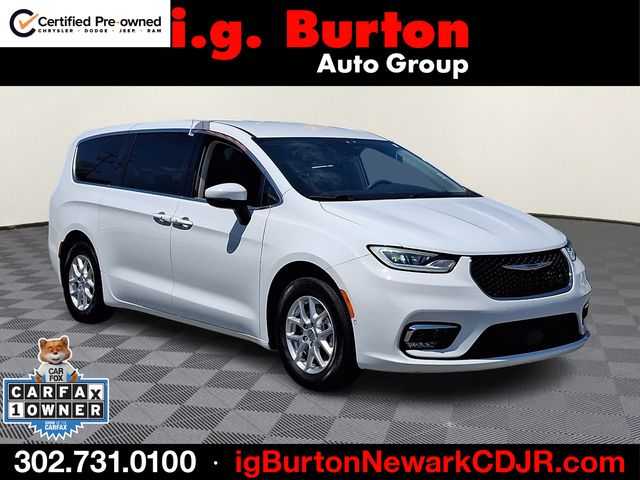 2023 Chrysler Pacifica Touring L's photo