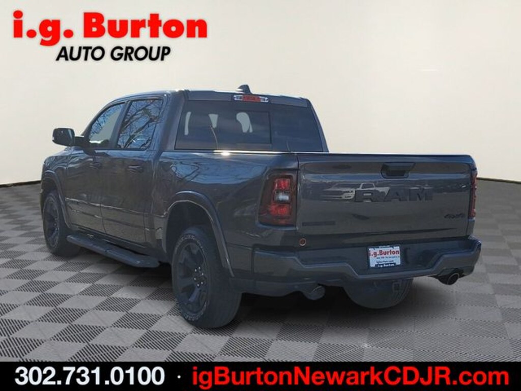 New 2026 Ram 1500 BIG HORN CREW CAB 4X4 5'7 BOX Pickup