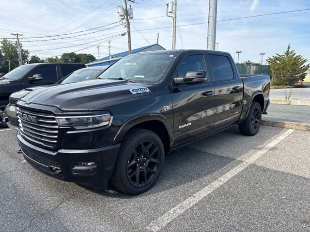 New 2026 Ram 1500 LARAMIE CREW CAB 4X4 5'7 BOX Pickup